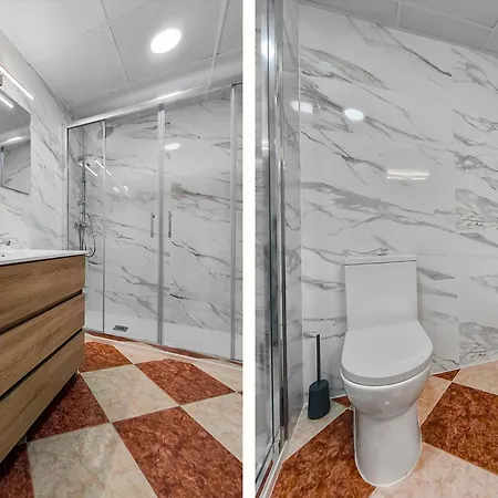 Adelfas - Calle Asturias Фуэнхирола